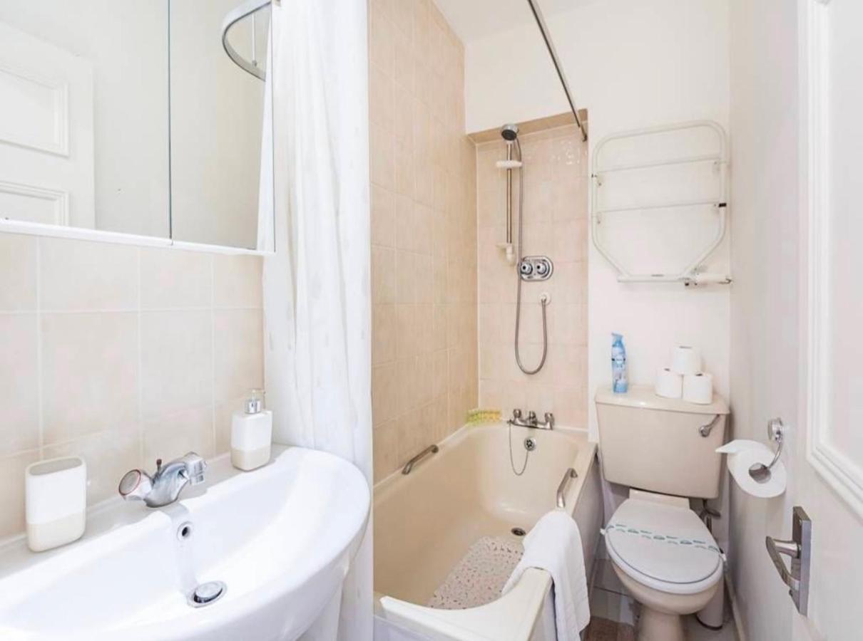 Double Room With Garden View London Exterior photo